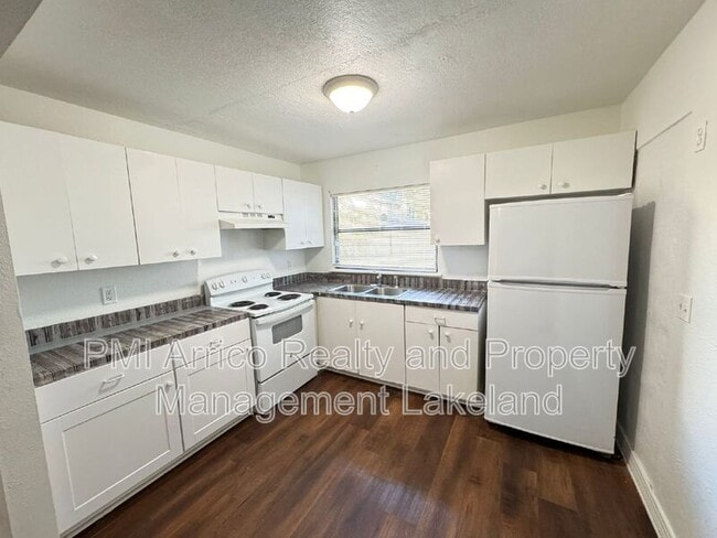 Building Photo - 2240 Jungle St