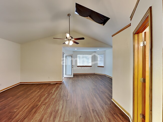 Building Photo - 522 N 8th Ct