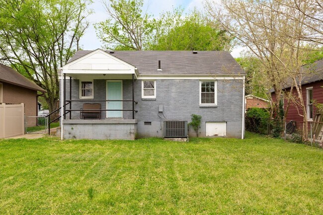 Building Photo - 1025 N 6th St