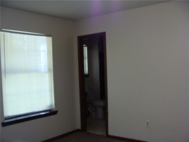 Building Photo - 2331 Newgate Dr
