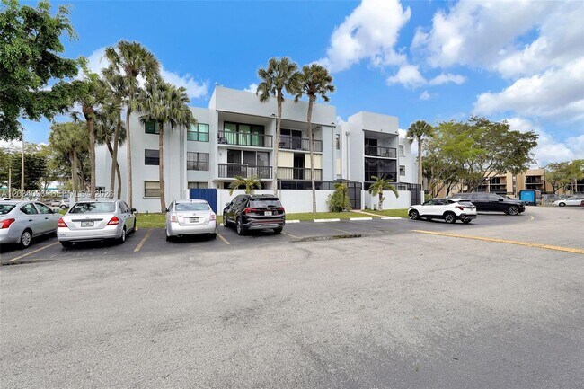 Building Photo - 10825 SW 112th Ave