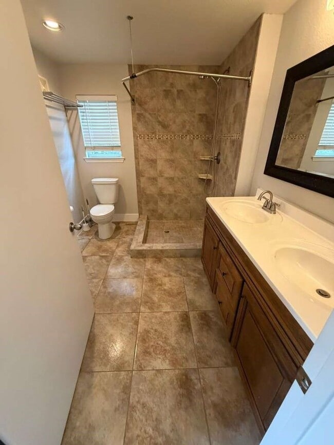 Building Photo - Application pending***Do Not Apply***Spacious 2/2 Condo in Sable Point within gated community