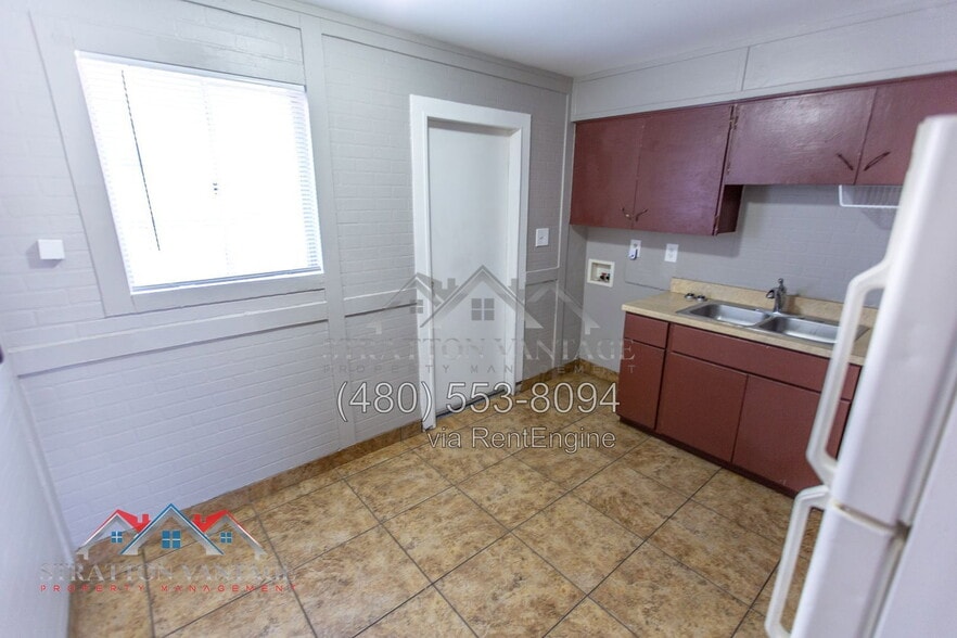 Building Photo - 2028 N 26th Pl
