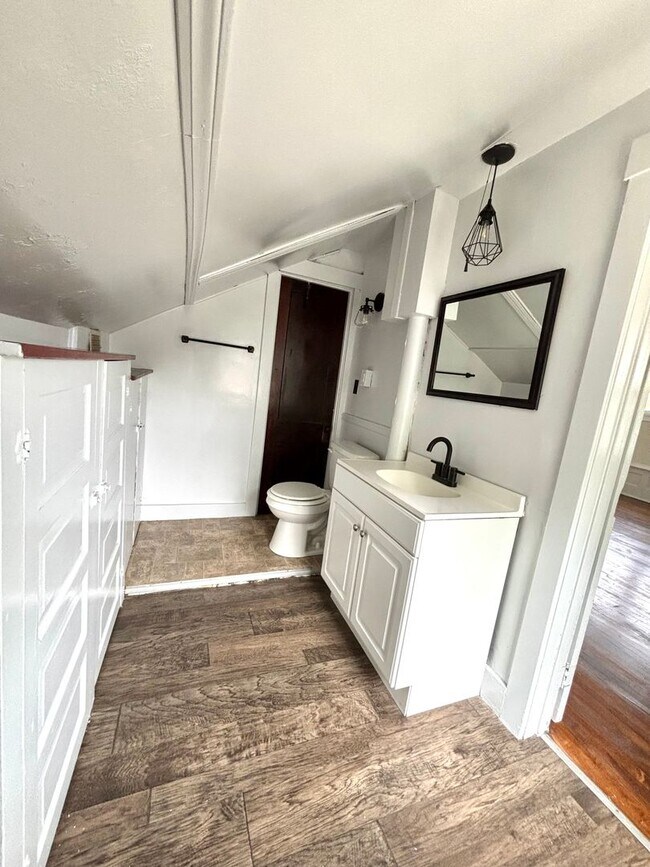 Building Photo - 819 Hoffman Ct