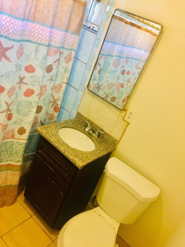 Building Photo - 18436 Roslin Ave