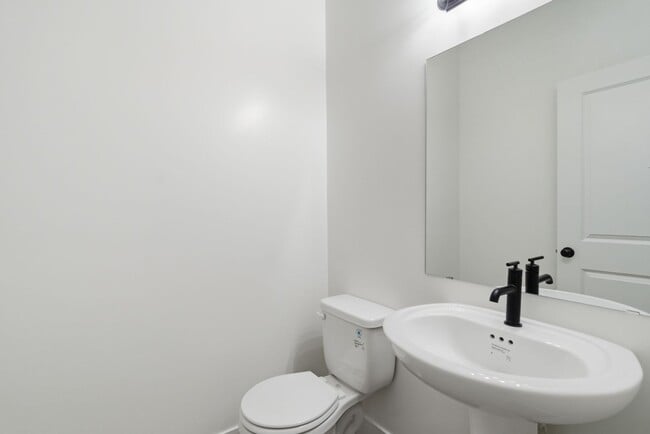 Building Photo - South Desert Townhome with EVSE Outlet