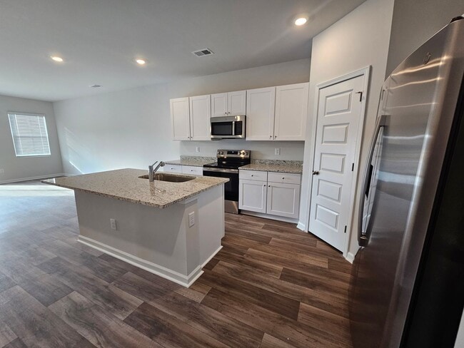 Building Photo - 2096 Northwest Dr