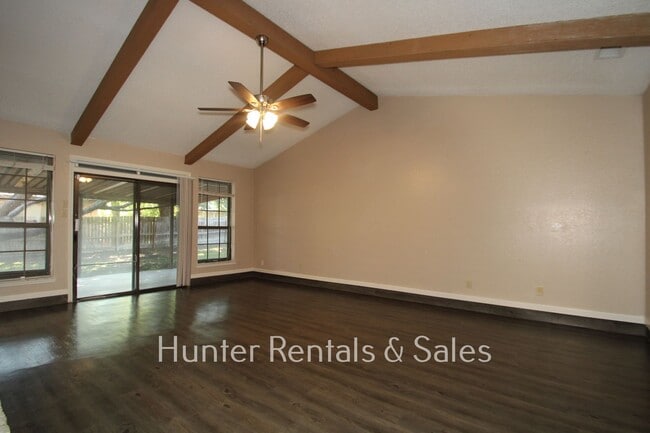 Building Photo - Country Trails Classic!