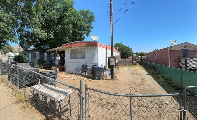 Primary Photo - 2 Bedroom / 1 1/2 bathroom home in Perris