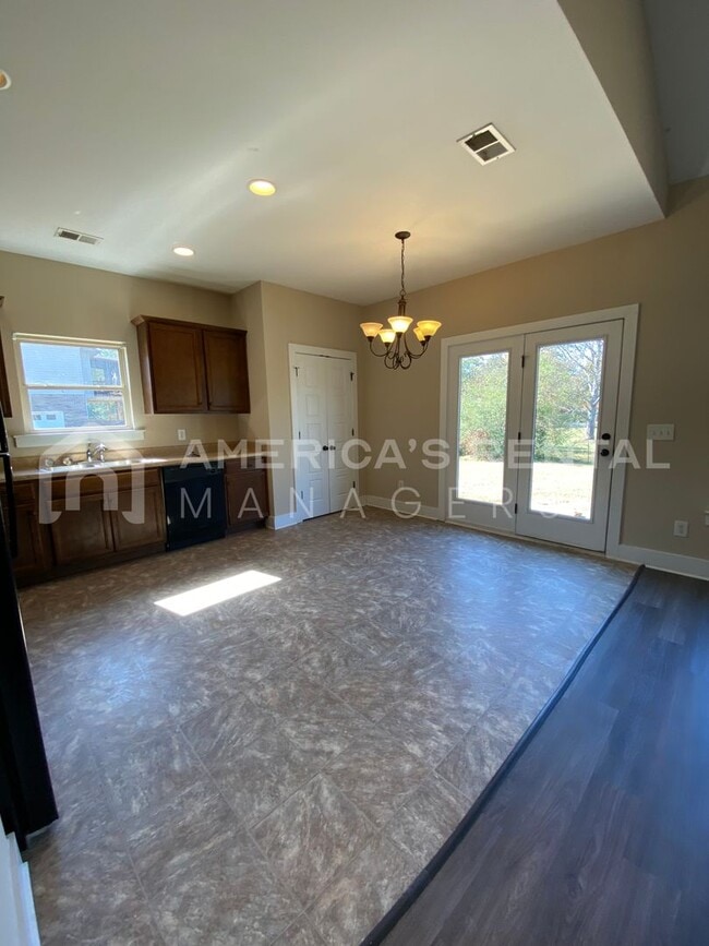 Building Photo - 102 Appaloosa Wy