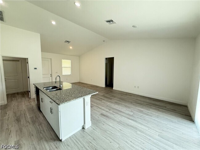 Building Photo - 611 Greenbriar Blvd