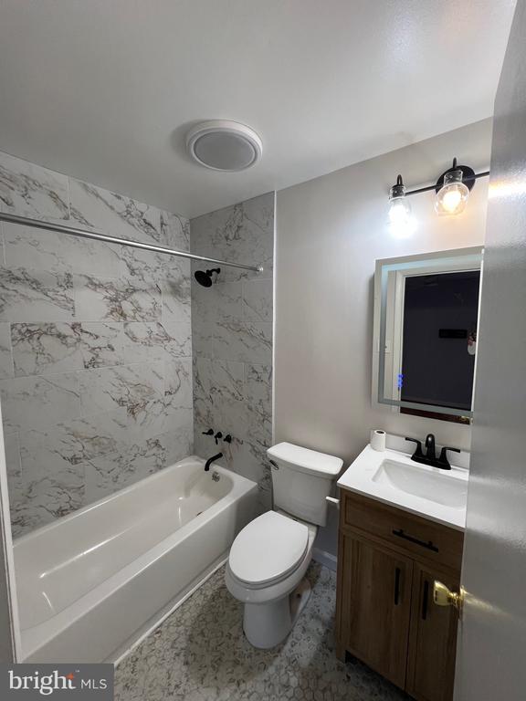 Building Photo - 8297 Londonderry Ct