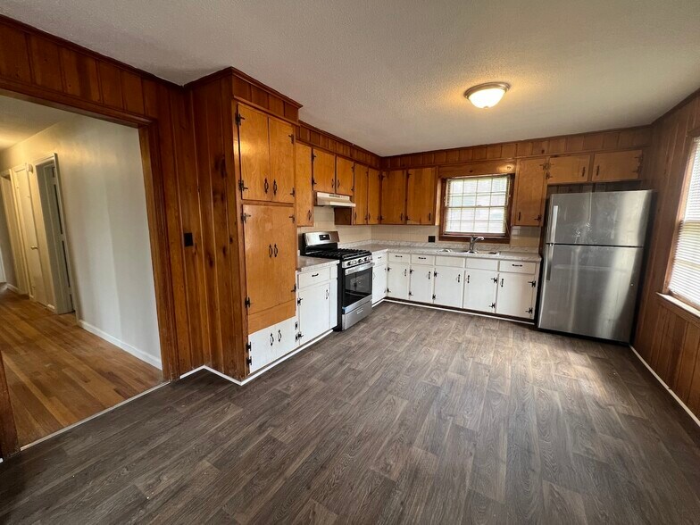 Building Photo - 837 Crawford St