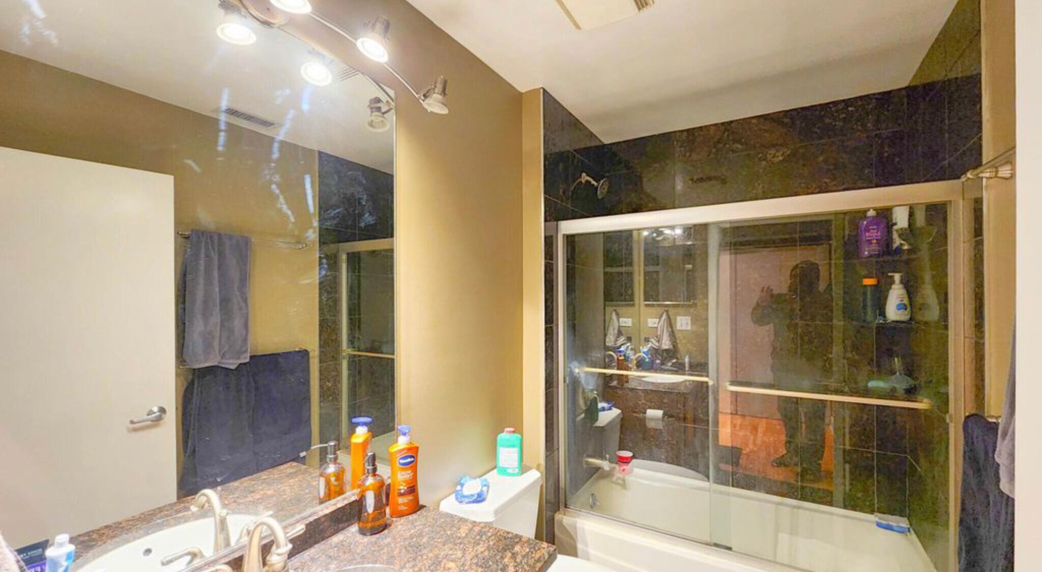 Building Photo - 211 E Ohio St