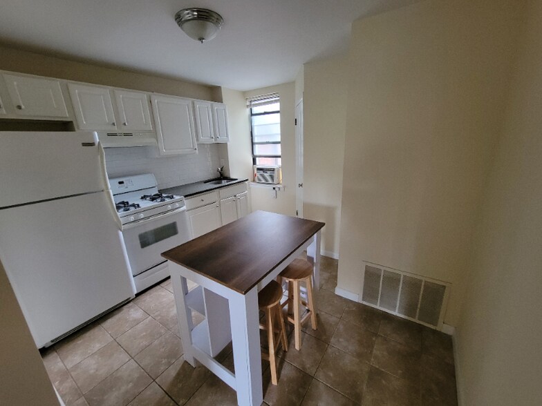 Primary Photo - 719 Corinthian Ave