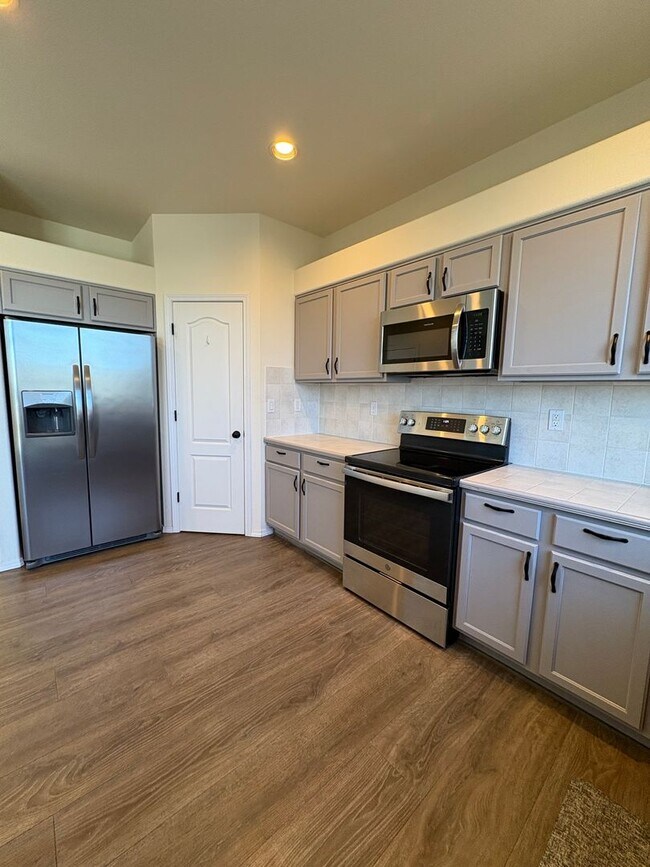 Building Photo - Stunning 2-Story 4 Bedroom Home With Finished Walk-Out Basement and Bonus Room