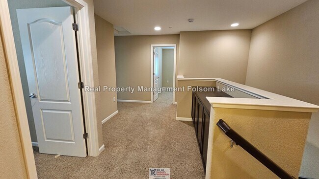 Building Photo - 3 Bed 2.5 Bath | Large Patio | Rivage in the Parkway