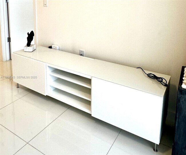 Building Photo - 7661 NW 107th Ave