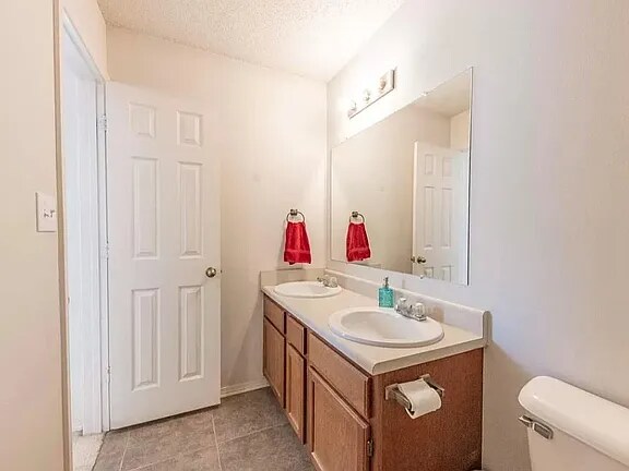 Building Photo - 128155 Meadowview Dr