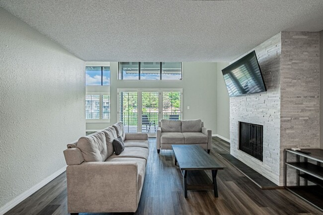 Building Photo - 9866 E Maplewood Cir
