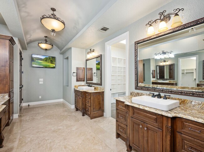 Building Photo - 202 Wellesley Loop