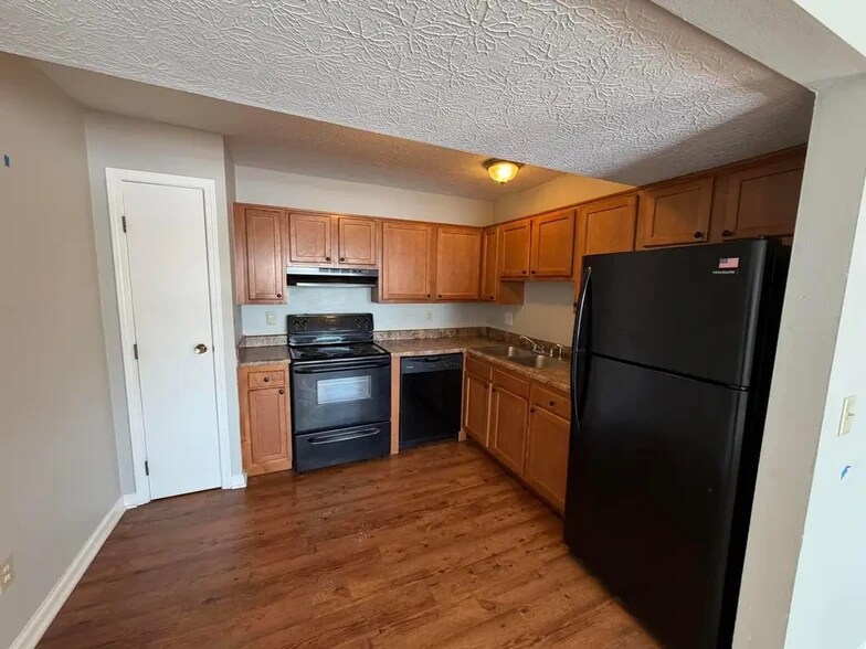 Building Photo - 7887 Thornfield Ln