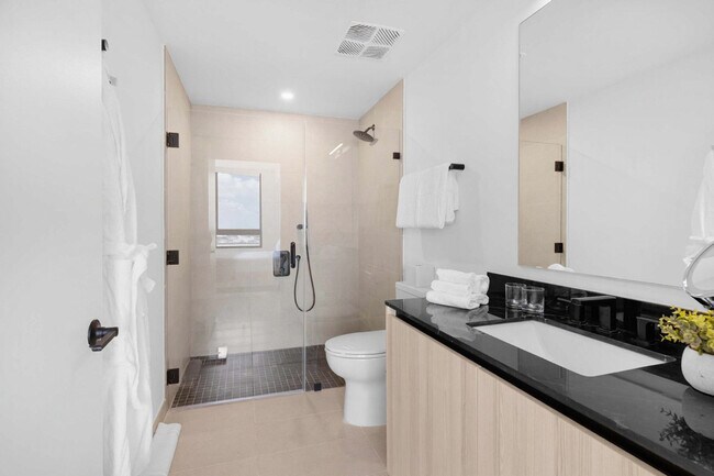 Building Photo - 225 N Miami Ave