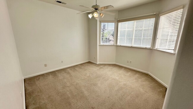 Building Photo - $2,795 Teague & Chestnut, 4 Bedroom Home -...