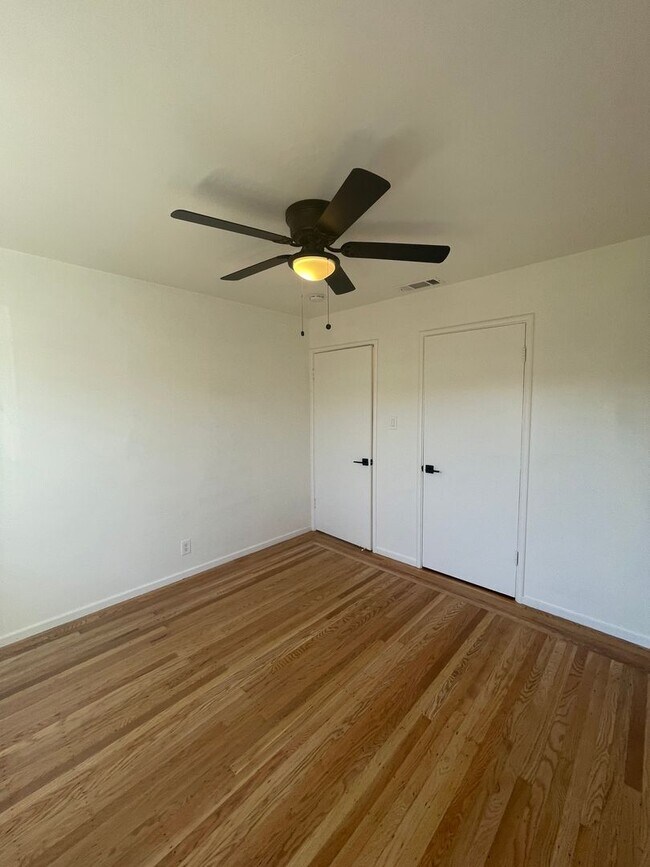 Building Photo - AVAILABLE NOW! 3 BEDROOM/2 BATH IN FAIRFIELD