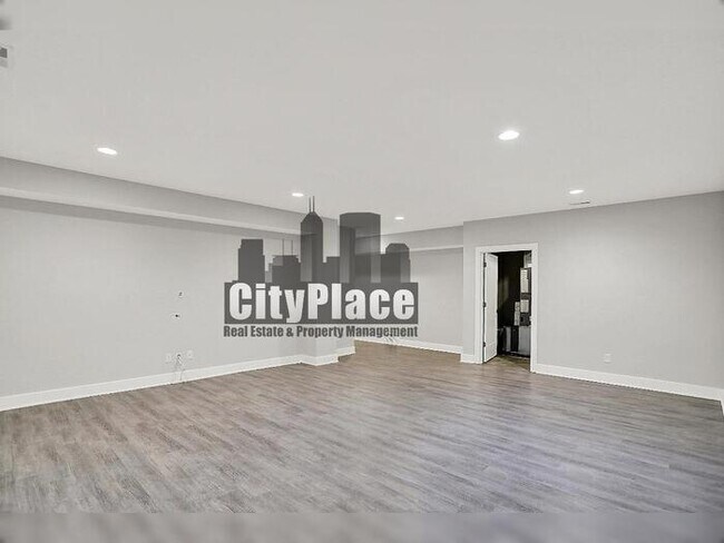 Building Photo - 2008 Yandes St