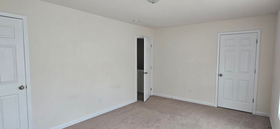 Bedroom 1 - 302 Hyde Park Ln