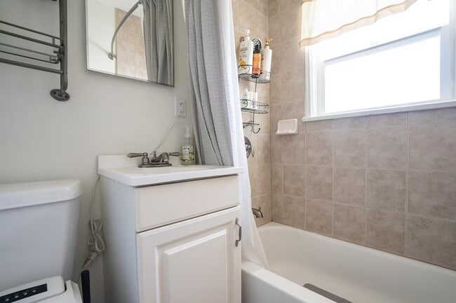 Building Photo - 2302 Loy Ln