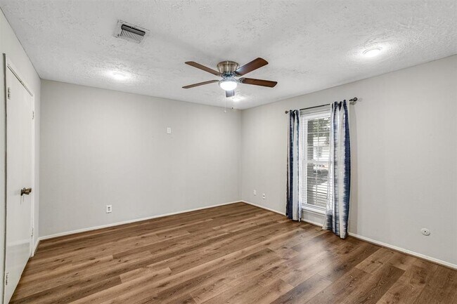 Building Photo - 14919 Parkville Dr