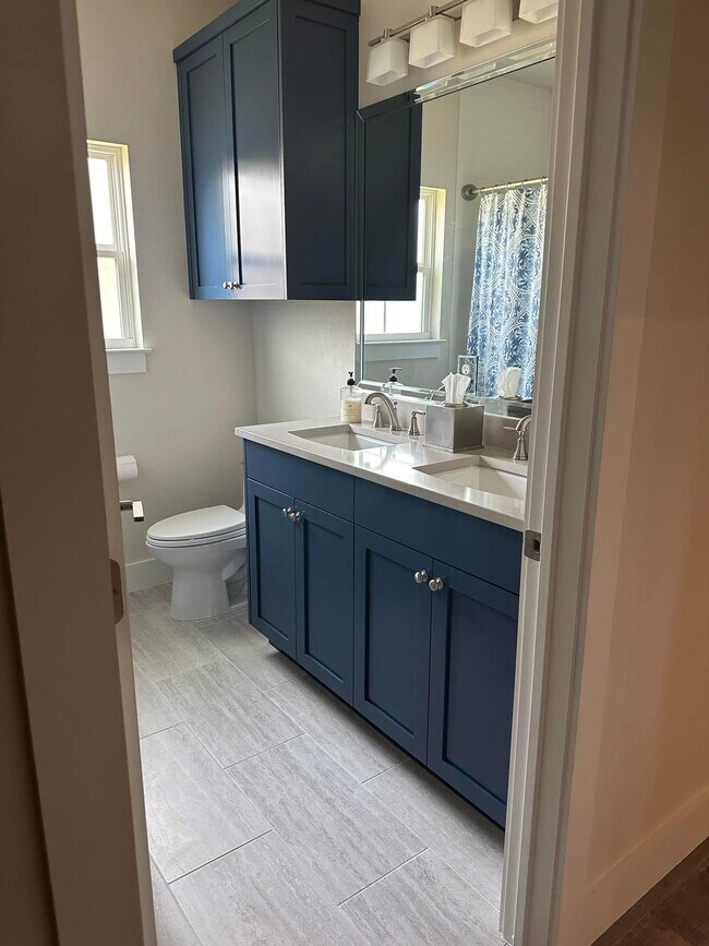 Building Photo - 315 Bluebird Cir