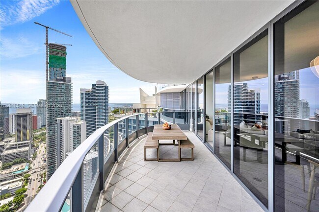 Building Photo - 1000 Brickell Plaza