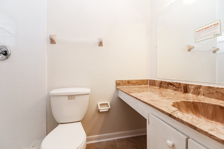 Building Photo - 10375 Chadbourne Dr