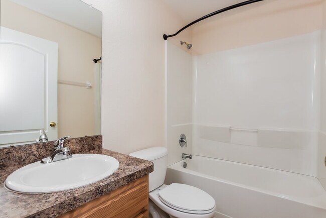 Building Photo - 5072 Ashwood Dr