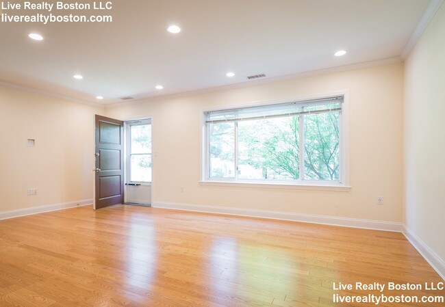 Building Photo - 585 VFW Parkway