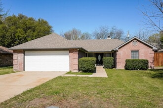 Building Photo - 834 Green Pastures Dr