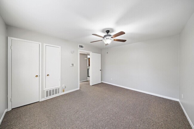 Building Photo - 9009 Gaylord Dr