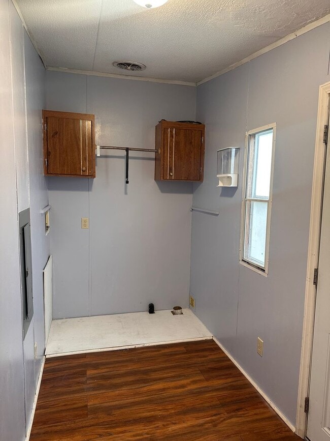 Building Photo - RENTAL HOME 3BD/2BTH