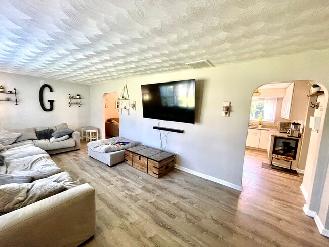 Building Photo - 4-Bedroom Home with Bonus Flex Room