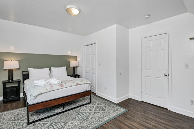 Building Photo - 1201 Chevis St