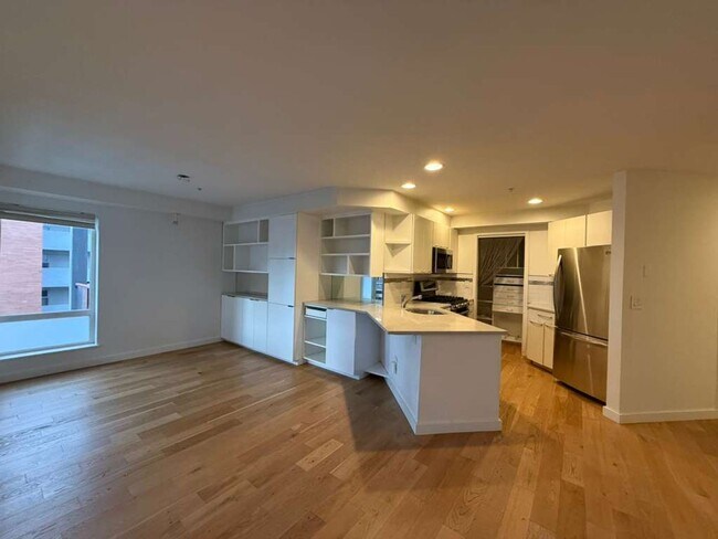 Building Photo - Two Bed Two Bath in Cap Hill (2 Parking Spaces and Storage Included!)