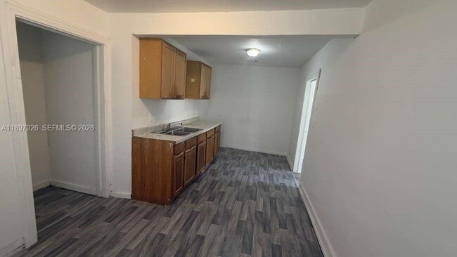 Building Photo - 2748 Broadway Ave