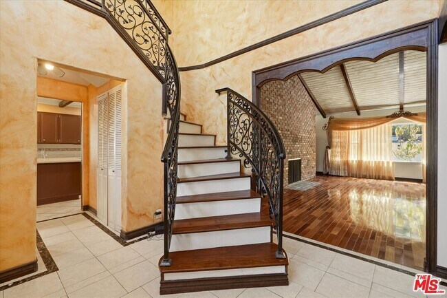 Building Photo - 4131 Mantova Dr