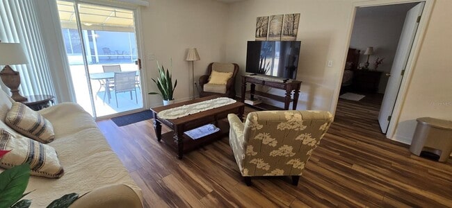 Building Photo - 1088 Gennesse Ln