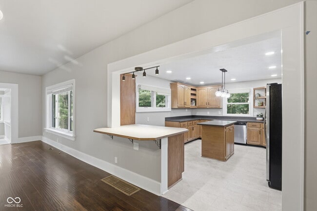 Building Photo - 3136 E Edgewood Ave