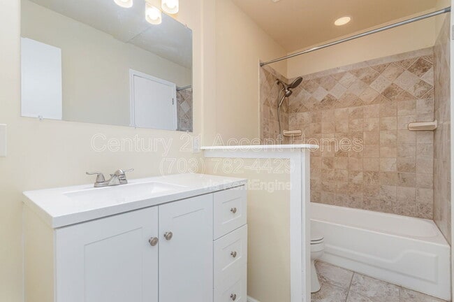 Building Photo - 14447 Cool Oak Ln