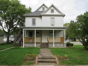 Building Photo - Charming 2-Bedroom Apartment in Cedar Falls – Great Location!